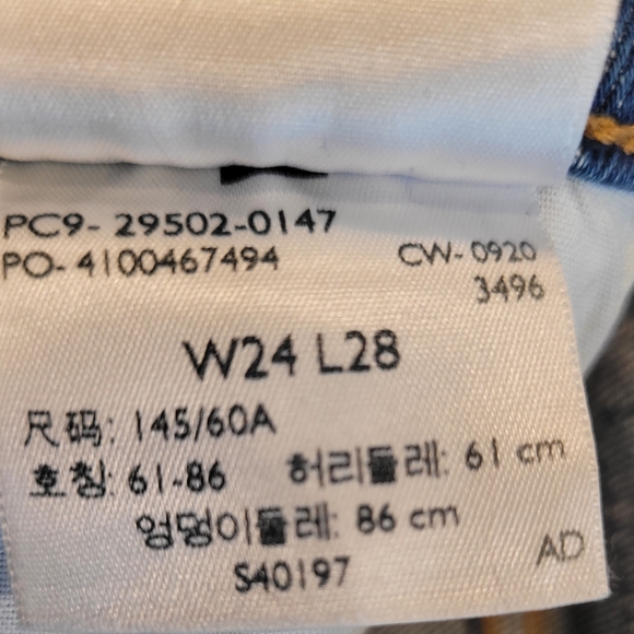 Levi's Wedgie High Waist Button Fly Destroyed Ankle Jeans 24 x 28 S40197 - Picture 2 of 8